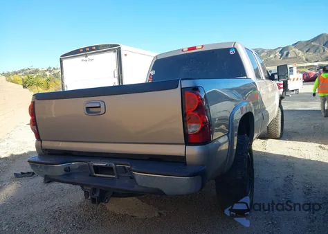 2005 Chevrolet Silverado 2500Hd Ls z USA, uszkodzony, nr VIN 1GCHC23255F930354